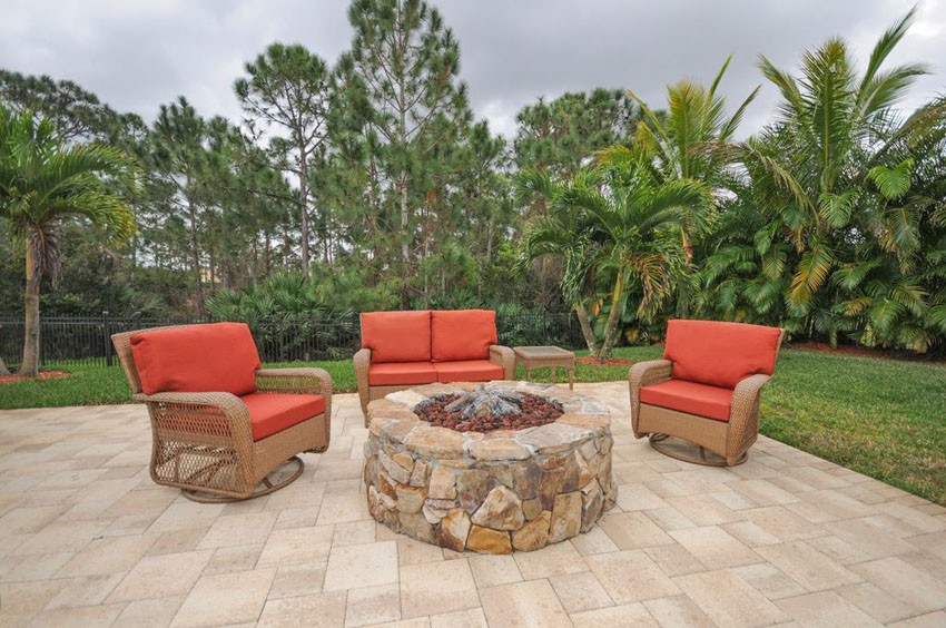 flagstone_patio_design_and_ideas