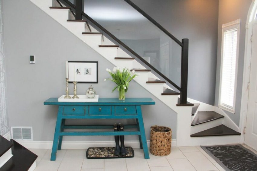 entry_hall_table_decor