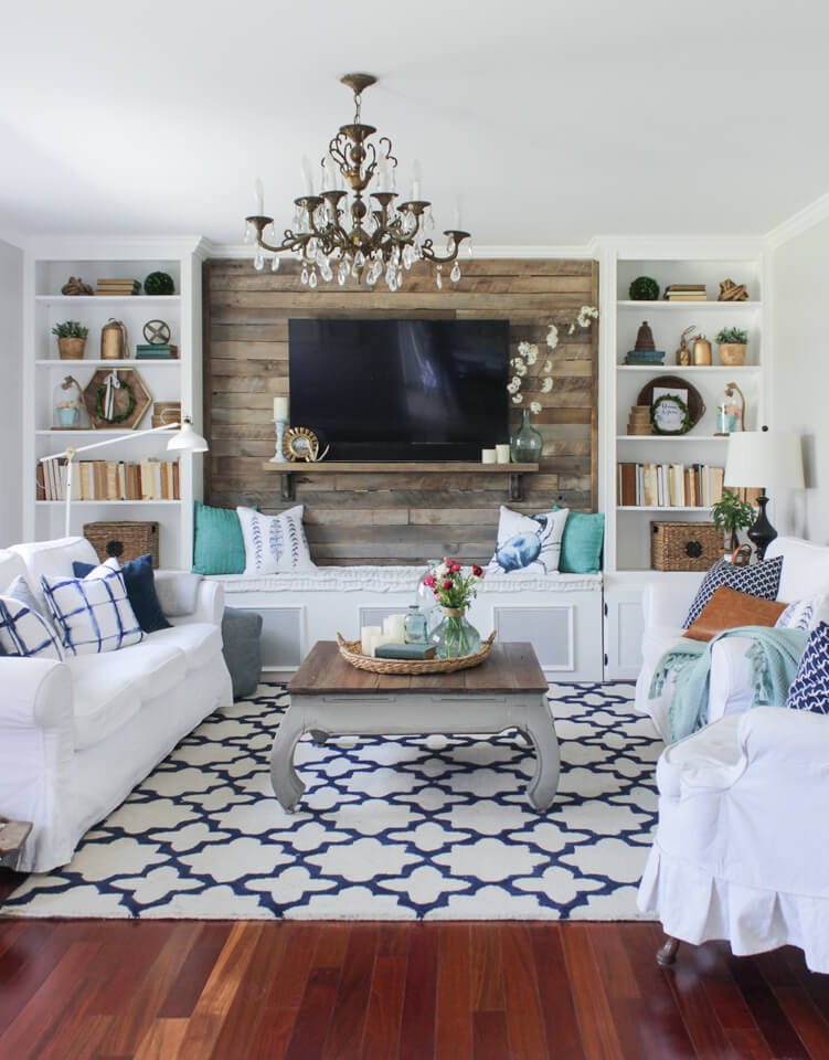 living_room_with_tv_on_wall
