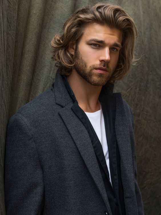 Long Hairstyles for Men - Shoulder Length Wavy Hairstyle - Harptimes.com