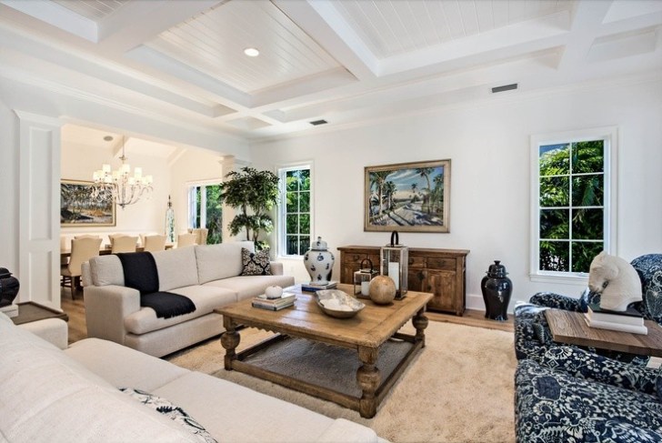 coffered_ceiling_and_crown_molding