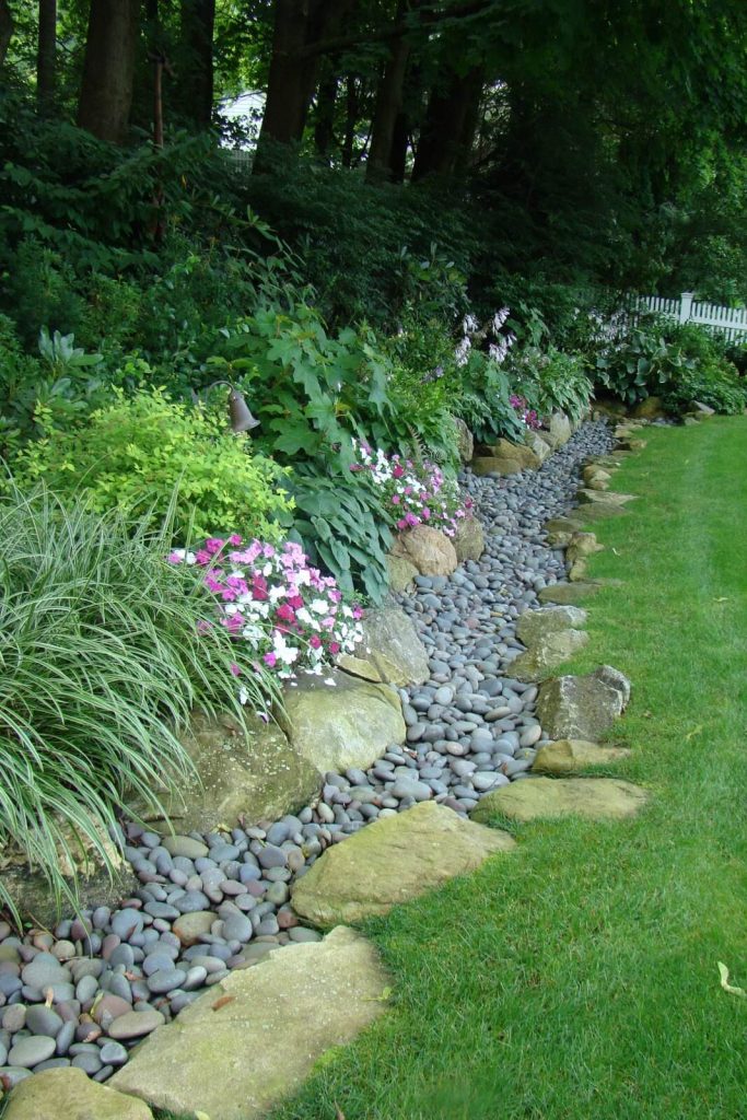natural lawn edging ideas