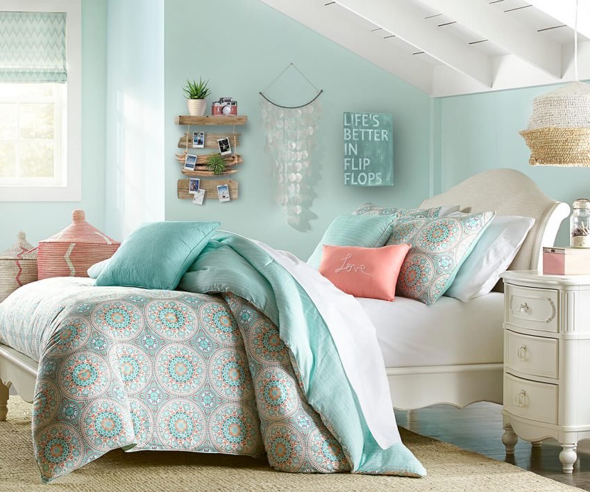20 Creative Bedroom Wall Decor Ideas for a Comfy and Cozy Bedroom - Harp Times
