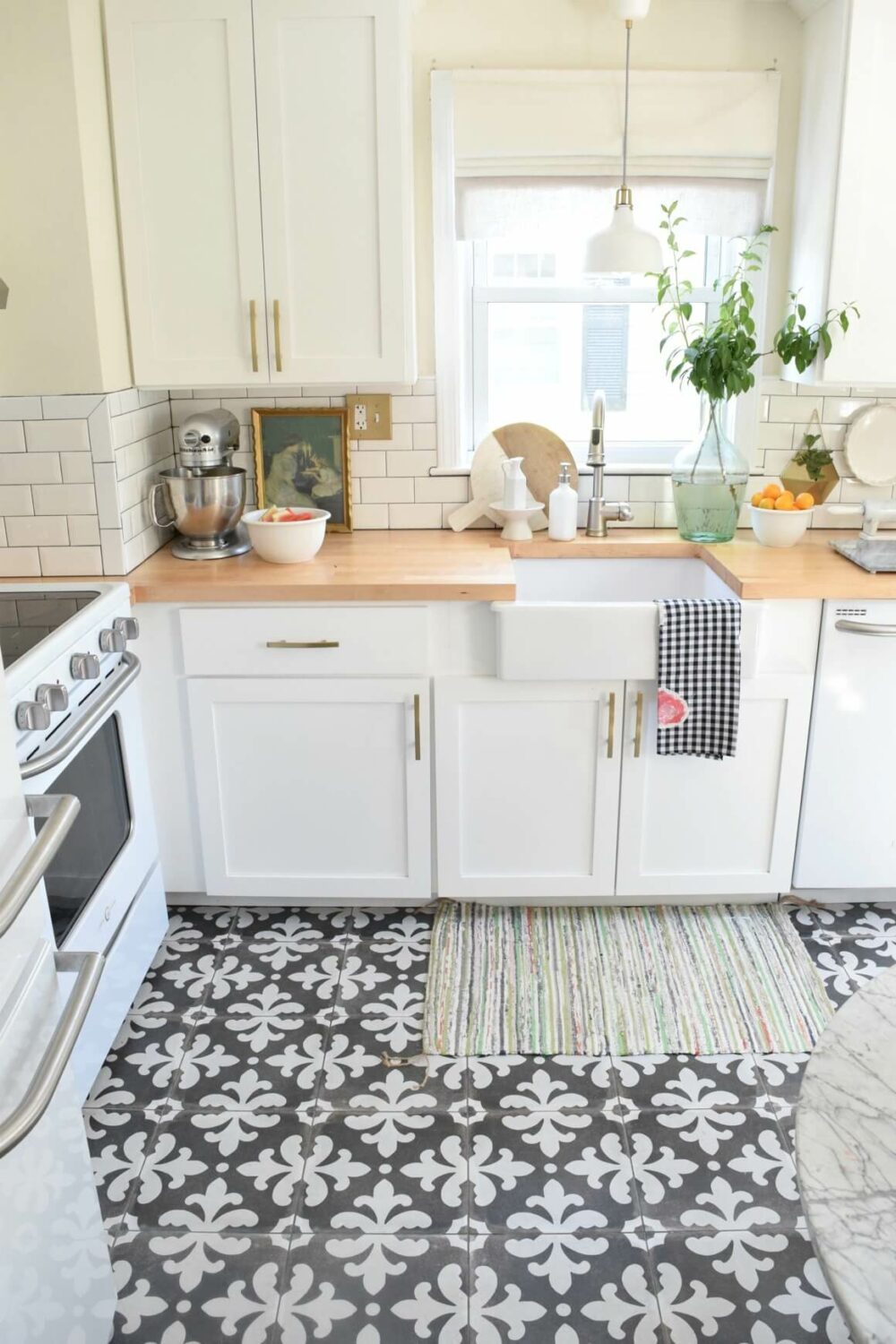 kitchen floor ideas white cabinets