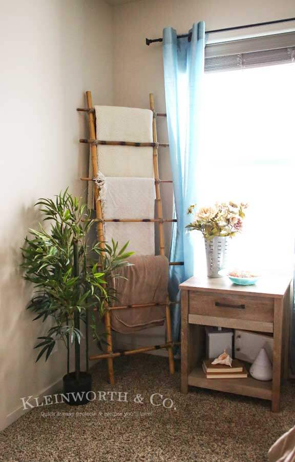 diy decorative blanket ladder