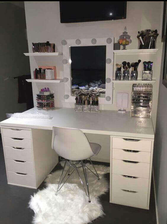 27. Girly White Vanity Mirror DIY Girly WhiteVanity Mirror with Lights - Harptimes.com