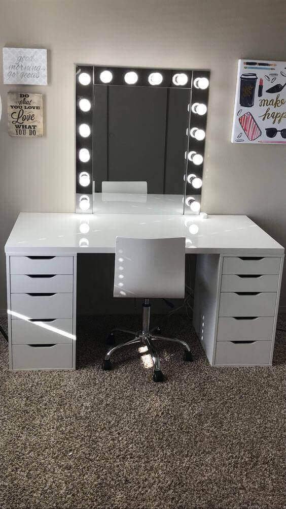 DIY Vanity Mirror with Lights for Teenagers - Harptimes.com