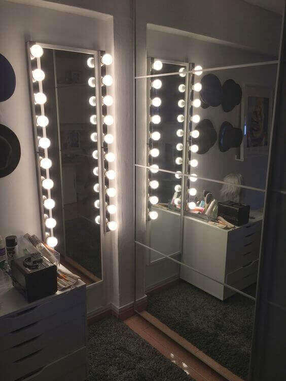 1. Simple Vanity Mirror in an Awkward Space Simple DIY Vanity Mirror with Lights in an Awkward Space - Harptimes.com