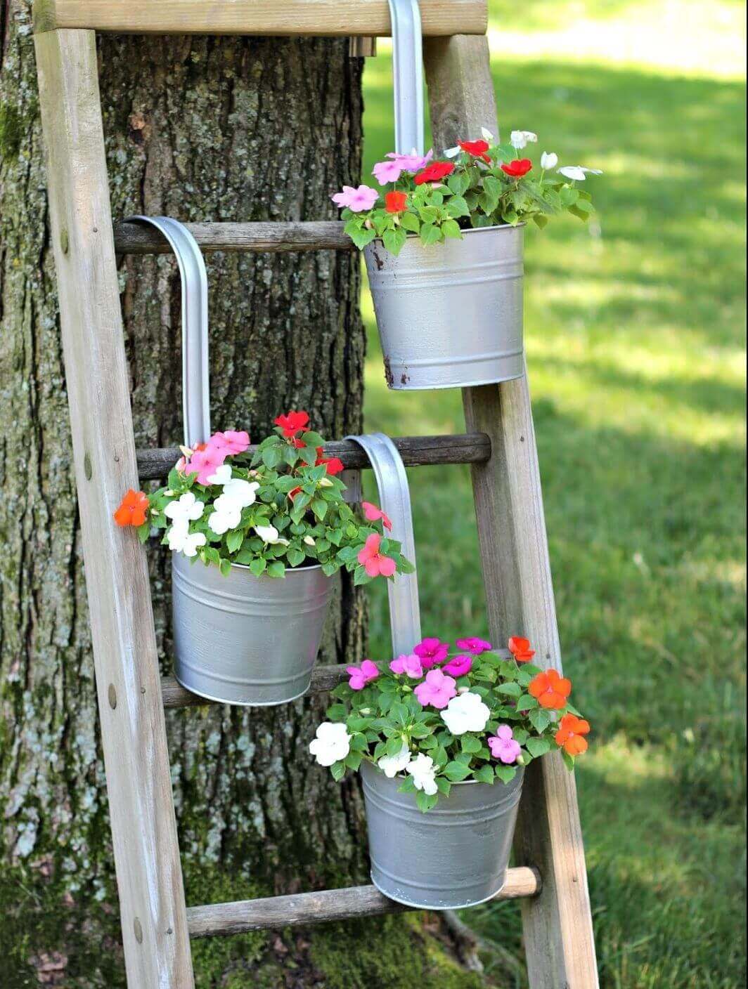 Gardening Ideas for Small Yards Use Upwards Spaces - Harptimes.com