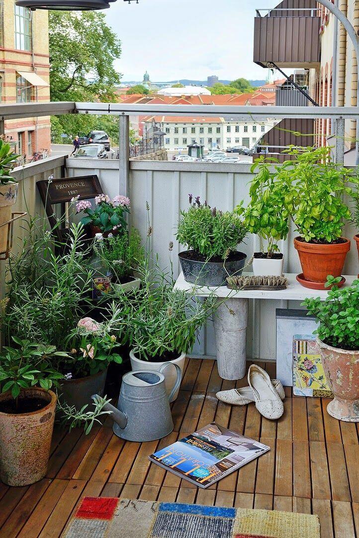 Use Decks And Balconies for Gardening Ideas for Small Yards - Harptimes.com