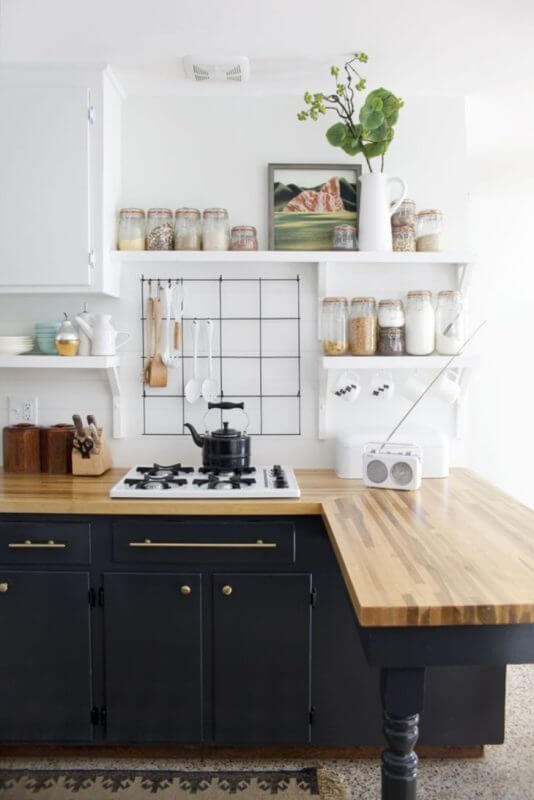 Amazing Small Kitchen Renovation Ideas 19