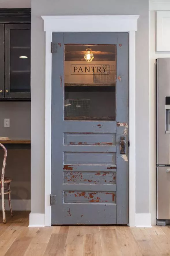 pantry_door_design_ideas