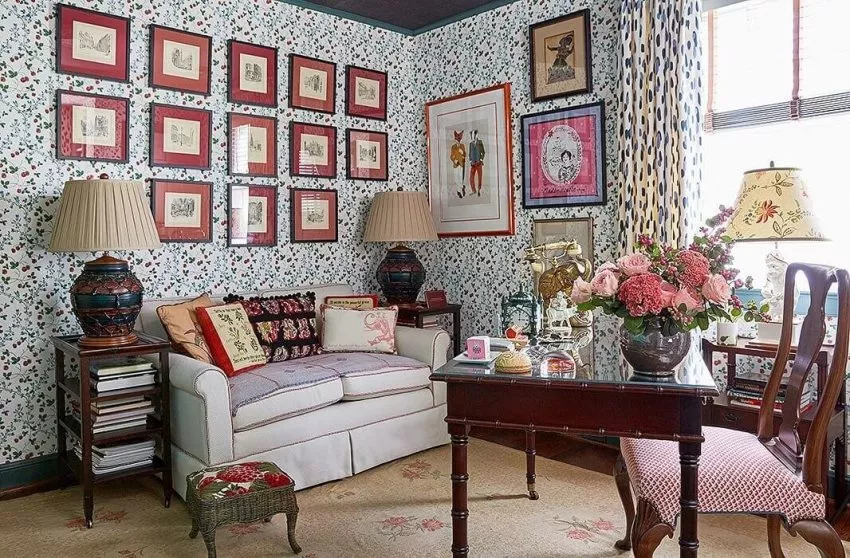 11. Wall Gallery on Heavily-Patterned Wallpaper Wall Gallery Ideas on Heavily-Patterned Wallpaper